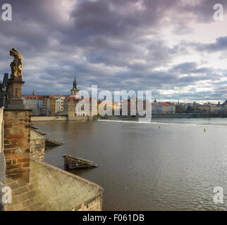 Pont Charles vue sur la vieille ville de Prague. Prague a le plus bas taux de chômage dans l'Union européenne Banque D'Images