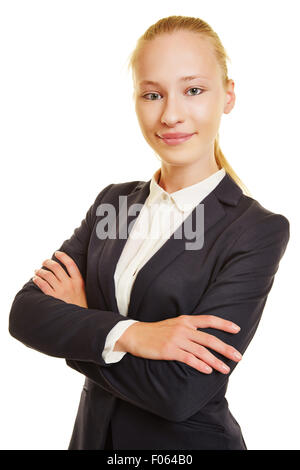Jeune femme blonde dans un costume d'affaires avec les bras croisés Banque D'Images