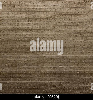 Hiéroglyphe égyptien sur le calcaire, 1500-1200 av. Banque D'Images