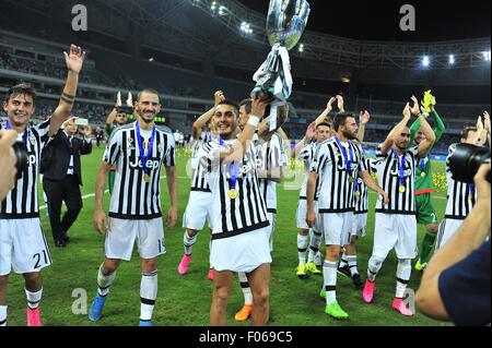 Shanghai, Chine. 8e août, 2015. L'équipe de la Juventus F.C célébrer avec son trophée après bat Lazio 2 - 0 et la conquête 2015 Italien Tim Supercup. Credit : Marcio Machado/ZUMA/Alamy Fil Live News Banque D'Images