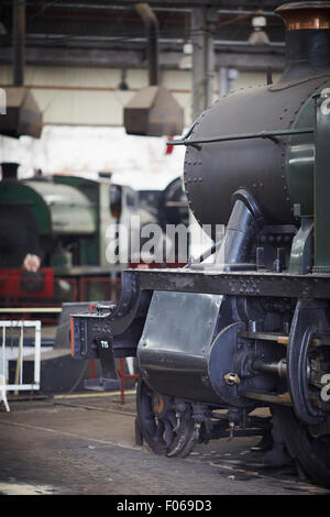 Barrow Hill Roundhouse & Centre de chemin de fer, jusqu'en 1948 connu sous le nom de Staveley Roundhouse & Train Centre, est un ancien chemin de fer intérieur rou Banque D'Images