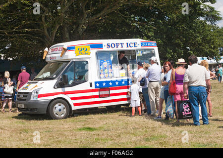 Ellingham, Ringwood, Hampshire, Royaume-Uni 8 août 2015. L'Ellingham & Ringwood Agricultural Society Show annuel à Somerley Park. Des milliers de gens pour l'événement d'une journée de beau temps chaud, plus les températures montent Crédit : Carolyn Jenkins/Alamy Live News Banque D'Images