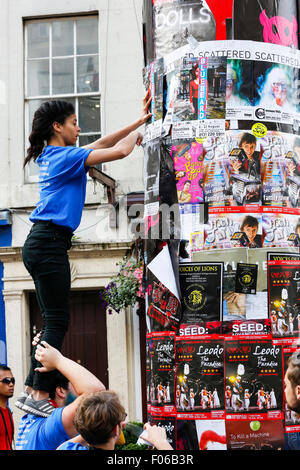 Edinburgh, Ecosse, Royaume-Uni. 8e août, 2015. Le premier samedi de l'Edinburgh Fringe, les visiteurs d'Édimbourg ont été traités à l'assemblée annuelle de spectacles de rue avec des dégustateurs de nombreux spectacles. De nombreux acteurs et artistes sont venus du monde entier et ont recueilli à Édimbourg pour le Fringe Festival qui dure jusqu'au 30 août : Crédit Findlay/Alamy Live News Banque D'Images