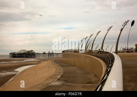 La promenade de Blackpool et North Pier Banque D'Images