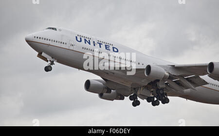 United Airlines Boeing 747 N118UA décollant de l'aéroport de Londres Heathrow LHR Banque D'Images