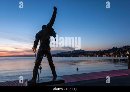 Statue de Freddie Mercury par la République tchèque Irena Sedlecka, artiste de la place du marché en face du lac de Genève. Montreux Banque D'Images