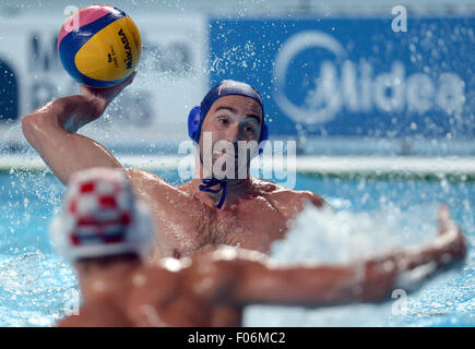 Kazan, Russie. 8e août, 2015. Zivko Gocic de Serbie fait concurrence au cours men's water-polo match final entre la Croatie et la Serbie lors de championnats du monde de la FINA à Kazan, Russie, le 8 août 2015. La Serbie a gagné 11-4. © Pavel Bednyakov/Xinhua/Alamy Live News Banque D'Images