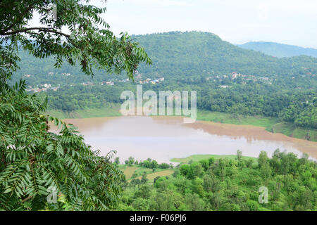 Belle Himachal Pradesh sur la vallée de la rivière Sutlej à Bilaspur dans l'Himachal Pradesh État de l'Inde Banque D'Images