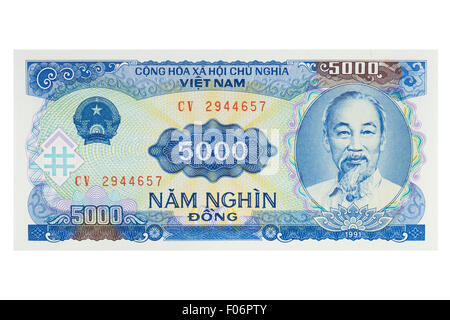Cinq mille dongs vietnamiens billet sur un fond blanc Banque D'Images