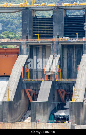 Le barrage hydroélectrique/power plant à Baños, Equateur sur le Rio Pastaza Banque D'Images