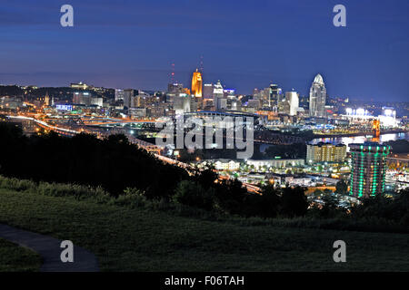 Cincinnati skyline at night Banque D'Images