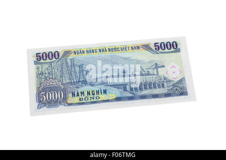 Cinq mille dongs vietnamiens billet sur un fond blanc Banque D'Images