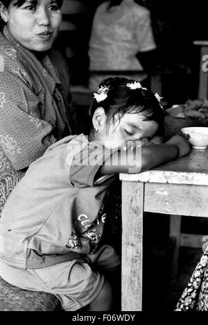 Couchage pour enfants dans le myanmar brian mcguire Banque D'Images