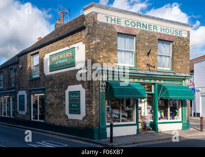 Old fashioned corner shop bâtiment dans Sandwich Kent Banque D'Images