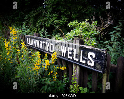 Panneau à l'ancien nom de la Gare à Llanwrtyd Wells, Powys, Mid Wales Banque D'Images