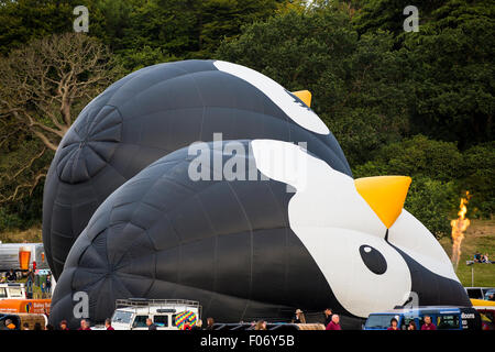 Bristol, Royaume-Uni. 09Th Aug 2015. Le dernier jour de la 37e Bristol International Balloon Fiesta a commencé par une ascension de masse tôt le matin à 6h00. Malgré les prévisions de nuages, il y a eu un aperçu sur la lumière du soleil. Les ballons à air chaud à la dérive vers la ville de Bristol. Bristol, Royaume-Uni. 9 Août 2015 : Crédit d'Redorbital Photography/Alamy Live News Banque D'Images