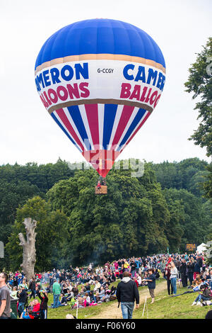 Bristol, Royaume-Uni. 09Th Aug 2015. Le dernier jour de la 37e Bristol International Balloon Fiesta a commencé par une ascension de masse tôt le matin à 6h00. Malgré les prévisions de nuages, il y a eu un aperçu sur la lumière du soleil. Les ballons à air chaud à la dérive vers la ville de Bristol. Bristol, Royaume-Uni. 9 Août 2015 : Crédit d'Redorbital Photography/Alamy Live News Banque D'Images