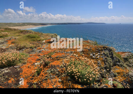 Baie et plage de Perran Perran est allongé sous le promontoire de à Point, près de Rolvenden, Cornwall Banque D'Images