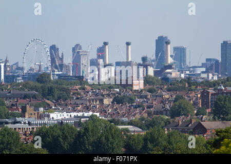 London,UK. 9 août 2015. Toits de Londres jouit de soleil sur une chaude journée que devrait atteindre 28 degrés celsius : Crédit amer ghazzal/Alamy Live News Banque D'Images