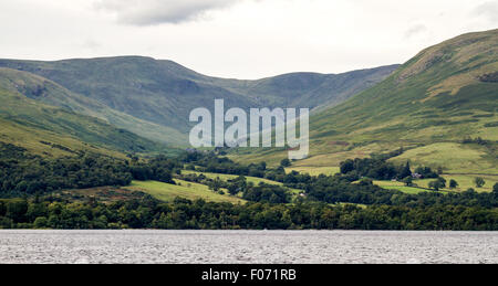 Le Loch Lomond, Glasgow, Ecosse, Royaume-Uni. 9 Août, 2015 : Météo : les vacanciers et les touristes appréciant le week-end sur le Loch Lomond. Bien que le temps était couvert et les touristes sont venus pour profiter encore de leurs sorties sur le Loch Lomond pendant la pause de fin de semaine. Peu importe le temps le Loch Lomond a attiré l'intérêt et témoignages du monde entier pour sa beauté à couper le souffle, la faune variée et de la richesse de l'histoire, les légendes et le folklore. Credit : Dundee Photographics/Alamy Live News Banque D'Images