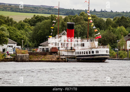 Le Loch Lomond, Glasgow, Ecosse, Royaume-Uni. 9 Août, 2015 : Météo : les vacanciers et les touristes appréciant le week-end sur le Loch Lomond. Bien que le temps était couvert et les touristes sont venus pour profiter encore de leurs sorties sur le Loch Lomond pendant la pause de fin de semaine. Peu importe le temps le Loch Lomond a attiré l'intérêt et témoignages du monde entier pour sa beauté à couper le souffle, la faune variée et de la richesse de l'histoire, les légendes et le folklore. Credit : Dundee Photographics/Alamy Live News Banque D'Images