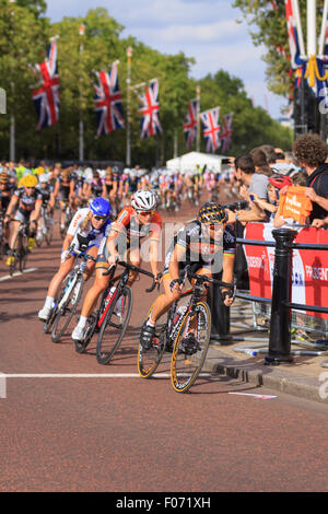 Giorgia Bronzini, Lizzie Armitstead et Hannah Barnes menant sur le Mall au cours de la Prudential RideLondon Grand Prix 2014 Banque D'Images