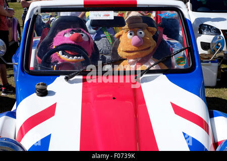 Grandes peluches dans une Volkswagen beach buggy à la vw car show sur southsea common england uk 2015 Banque D'Images