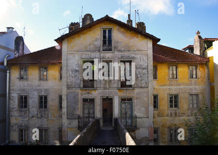 Ancienne grande maison abandonnée à Sintra Banque D'Images