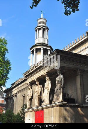 Arrière (nord) l'altitude, de cariatides, de la paroisse et église municipale de St Pancras (St Pancras Church) Banque D'Images