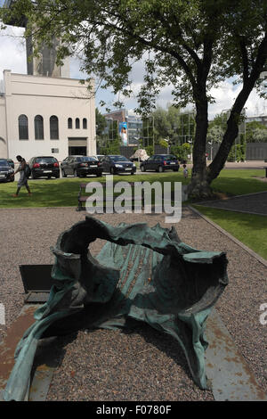 Portrait ensoleillée, à la tour d'observation, reste de Jozef Poniatowski statue, Freedom Park, Musée de l'Insurrection de Varsovie, Varsovie, 1000 Banque D'Images