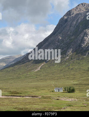 Lagangarbh Hut - un ancien bothy - au pied de la montagne Buachaille Etive Mor dans Glen Coe, Highlands, Scotland, UK Banque D'Images