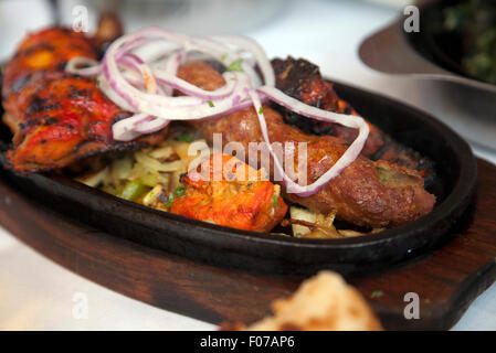 Mixed Grill Restaurant Tandoori à Maharani dans Clapham London UK Banque D'Images