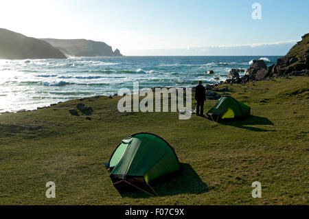 Camping sauvage à Kearvaig Bay, sur la côte nord est du Cap Wrath, Sutherland, Scotland, UK. Banque D'Images