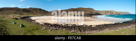 Camping sauvage près de Kearvaig Bothy à Kearvaig Bay, sur la côte nord est du Cap Wrath, Sutherland, Scotland, UK. Banque D'Images