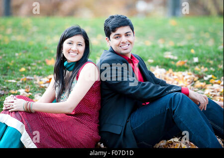 Young Happy couple indien Banque D'Images