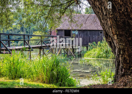 Moulin à eau sur la petite danube près du village de tomasikovo, Slovaquie, Europe Banque D'Images