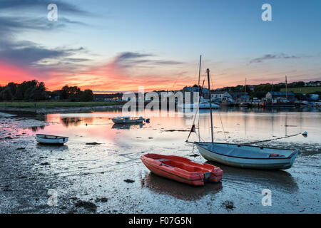 Bateaux au crépuscule sur la Rivière Tamar à Millbrook à Cornwall Banque D'Images