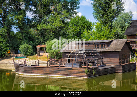 Moulin à eau sur la petite danube près du village kolarovo, Slovaquie, Europe Banque D'Images