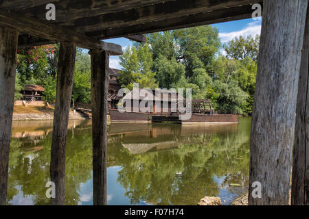 Moulin à eau sur la petite danube près du village kolarovo, Slovaquie, Europe Banque D'Images