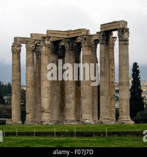 ATHÈNES, GRÈCE - 26 MARS 2015 : Temple de Zeus olympique à Athènes Banque D'Images