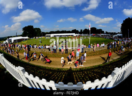 Le Gloucestershire, Royaume-Uni. 9 Août, 2015. Le Festival of British Eventing Gatcombe Park Gloucestershire : vue sur l'Arène principale à travers un objectif fisheye. Date09/08/2015 Crédit : charlie bryan/Alamy Live News Banque D'Images