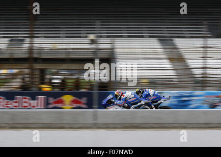 Indianapolis, Indiana, USA. 9 Août, 2015. Journée Moto GP à Indianapolis Motor Speedway. ALEIX ESPARGARO Maverick Viñales passant sur la ligne droite de départ et d'arrivée. Crédit : Antony Lawrence/ZUMA/Alamy Fil Live News Banque D'Images