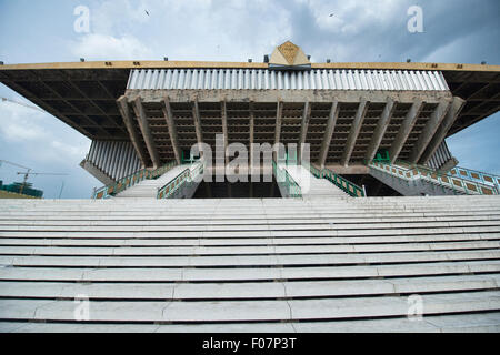 Le complexe sportif national (stade olympique), qui fait partie de la nouvelle architecture khmère mouvement des années 60, Phnom Penh, Cambodge Banque D'Images