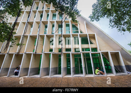 Université royale de Phnom Penh, qui fait partie de la nouvelle architecture khmère mouvement des années 60, Phnom Penh, Cambodge Banque D'Images