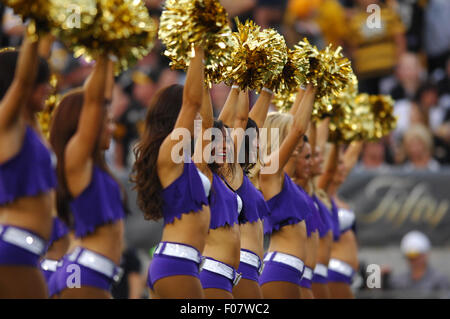 Canton, Ohio. 9 Août, 2015. Cheerleaders Vikings au cours de la NFL/Hall of Fame Match Minnesota Vikings vs Pittsburgh Steelers à Canton, OH. Credit : Cal Sport Media/Alamy Live News Banque D'Images