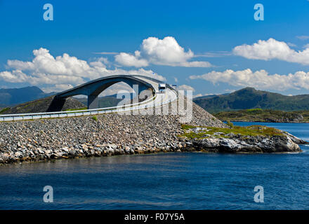 Pont Storsisundet, Storsisundetbrua, sur la route de l'Atlantique, Atlanterhavsveien, comté de Møre og Romsdal, Norvège Banque D'Images