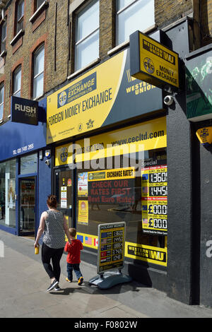 L'échange d'argent étranger shop, Road, Camden Town, London Borough of Camden, Londres, Angleterre, Royaume-Uni Banque D'Images