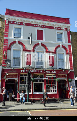 Le Dublin Castle Tavern, Parkway, Camden Town, London Borough of Camden, Greater London, Angleterre, Royaume-Uni Banque D'Images