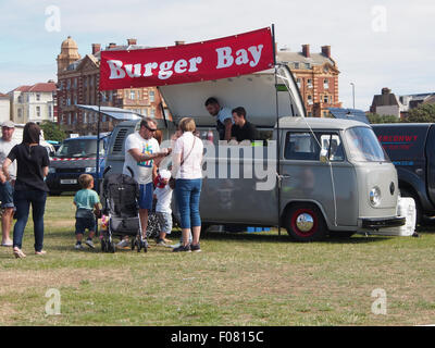 Un VW Campervan converti en un fast food Banque D'Images