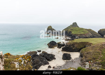 Kynance Cove en un jour brumeux, le lézard, Cornwall, UK Banque D'Images